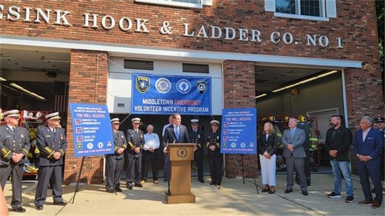 Photo of Mayor Perry speaking at press conference
