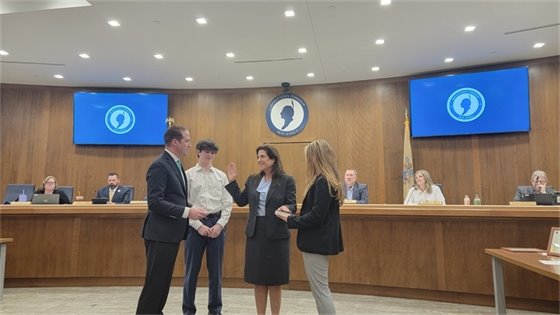 Mayor Perry swears in Judge Clark