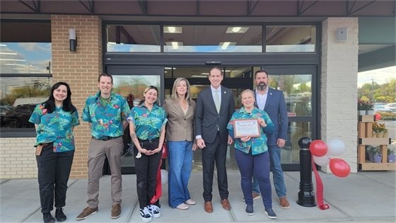 Group photo of Trader Joe's grand opening