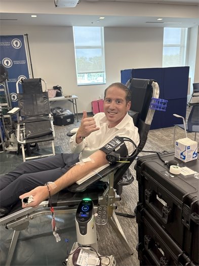 Mayor Tony Perry is all smiles as he donates blood!