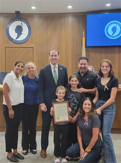 Group photo of Mayor Perry with Pediatric Cancer Awareness Month representatives