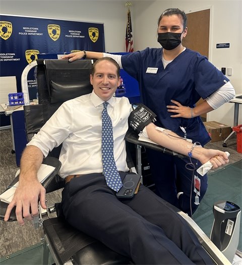 Photo of Mayor Perry donating blood