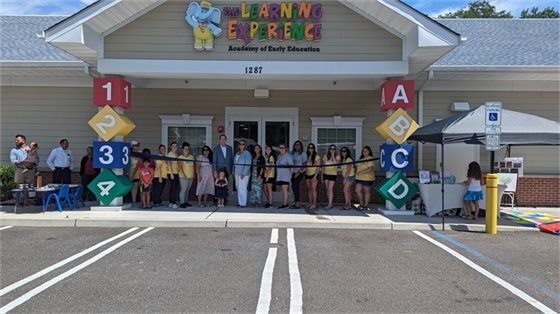 Group photo of Learning Experience ribbon cutting