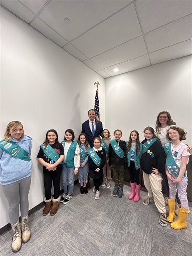 Mayor Perry and Girl Scout Troop 688