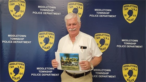Photo of Middletown Crossing Guard Supervisor Dominick Donatelli with a thank you note